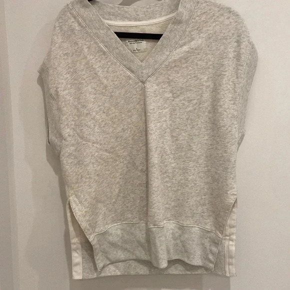 Abercrombie & Fitch Women's Grey Sweater Vest - Picture 1 of 4